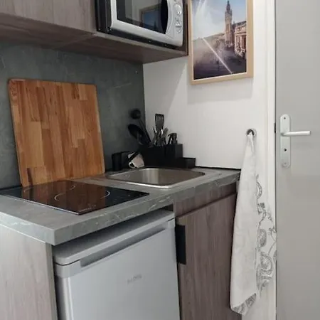 En Face De La Gare Flandres Pansiyon