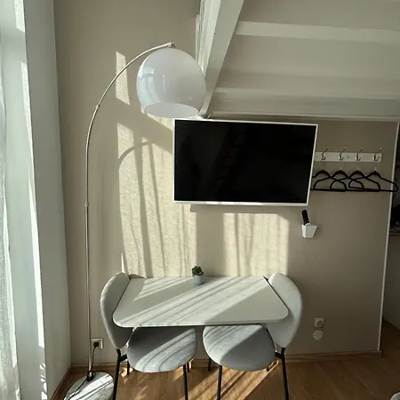 En Face De La Gare Flandres *