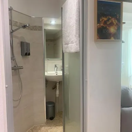 Δωμάτια σε οικογενειακή κατοικία En Face De La Gare Flandres