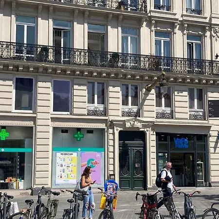 En Face De La Gare Flandres ليل