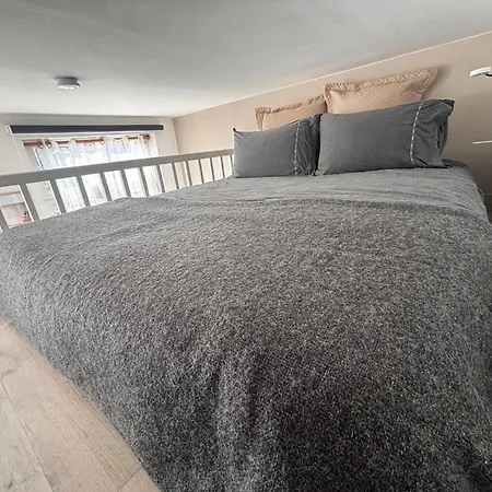 En Face De La Gare Flandres