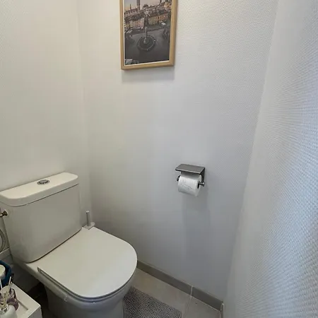 En Face De La Gare Flandres Privat bolig